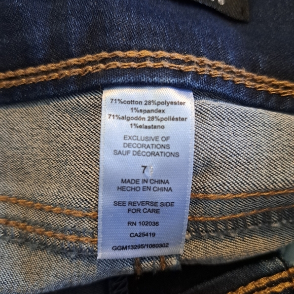 Guess girls size 7 3 snap closure skinny jeans, dark wash EUC - Picture 7 of 7